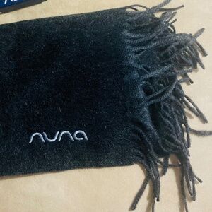 Gorgeous Brand New 100% Cashmere Scarf By Nuna!